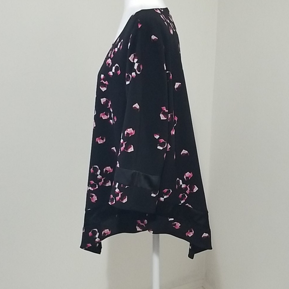 Alfani printed V hem top color black size large - Picture 6 of 9